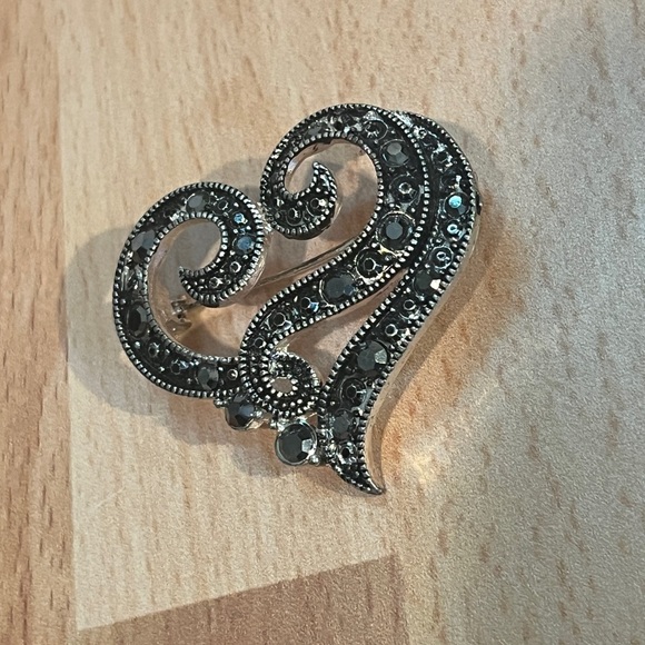 Vintage Marcasite Heart Black Asymmetrical Heart Brooch - Picture 2 of 8